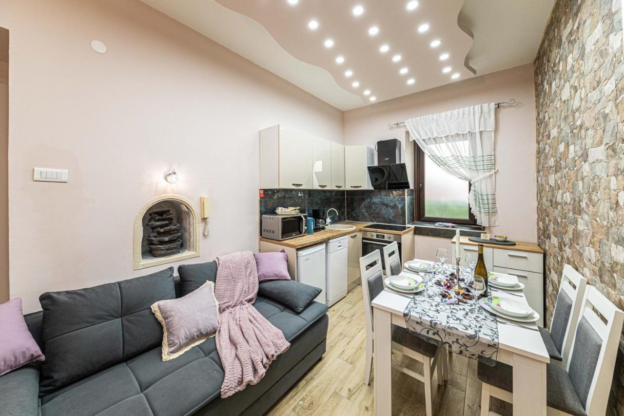 Apartments Keka คาชเตลา ภายนอก รูปภาพ
